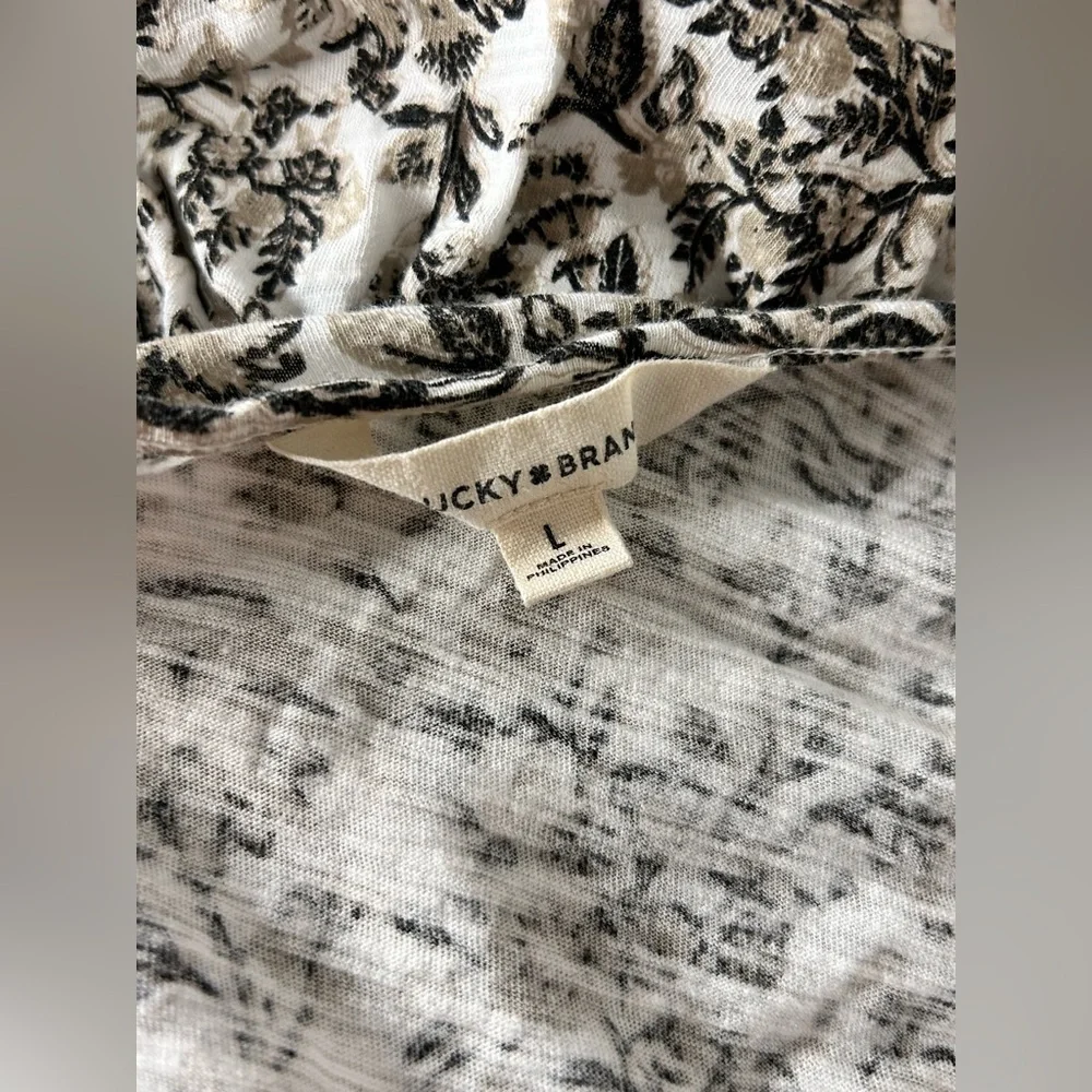 Lucky Brand Monochrome Floral Blouse Size Large - Picture 5 of 5